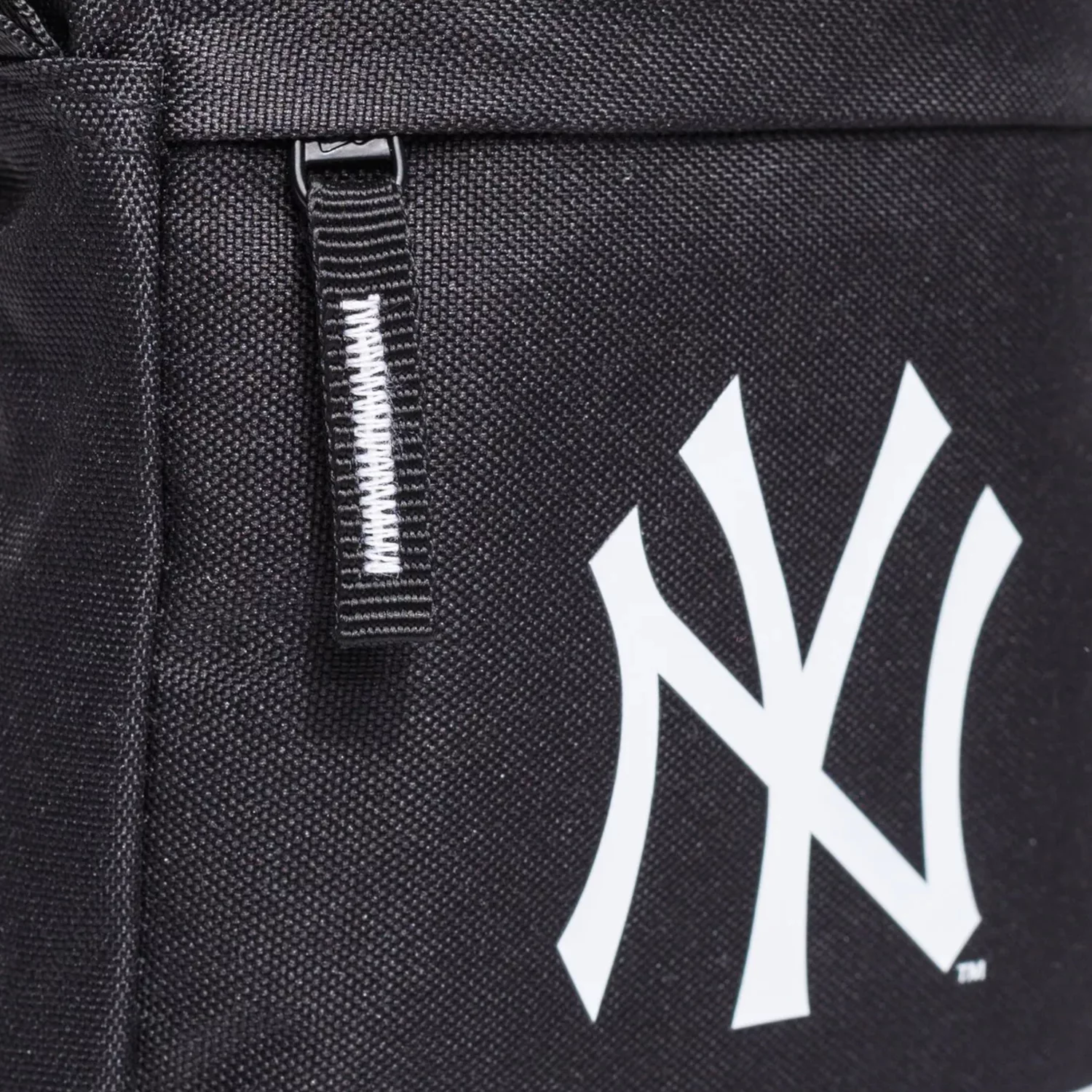 New Era Mens MLB New York Yankees Side Bag Crossbody Bag 11942030 Black